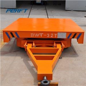 Plataforma rodante con barra de remolque